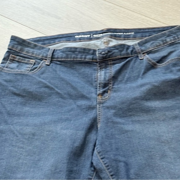 Old Navy Super Skinny Mid-Rise Jeans - Picture 4 of 8